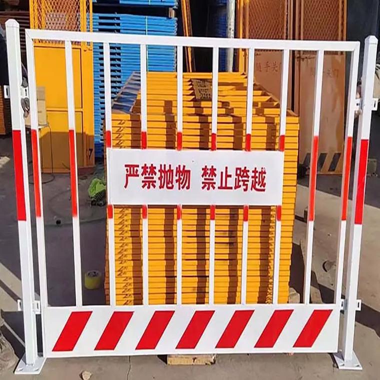 安全防護設(shè)施 #基坑防護欄.安全防護施工電梯門,咸陽安全防護